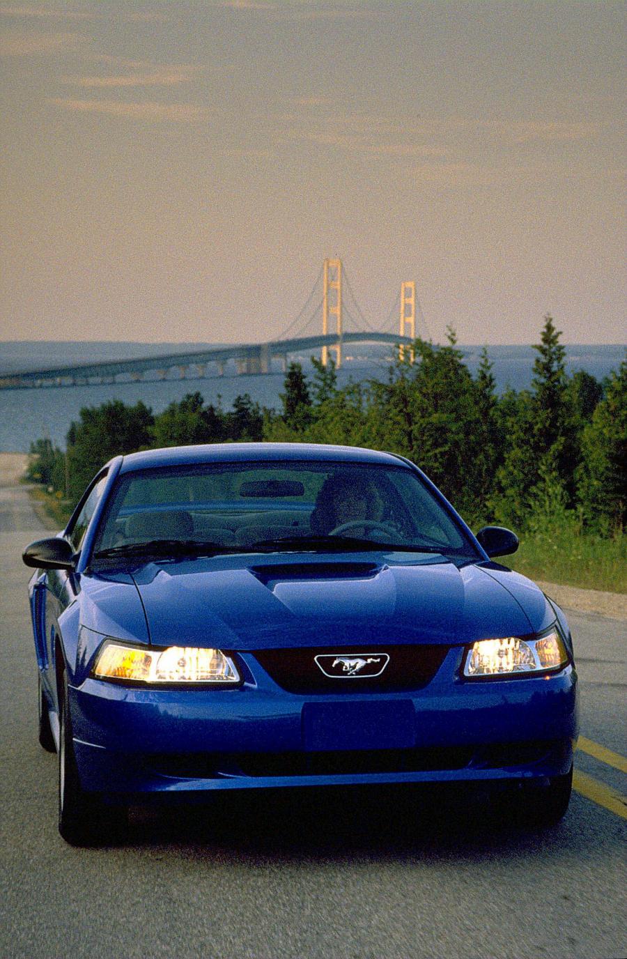  Ford Mustang 1999 года  (фото 32 из 60)